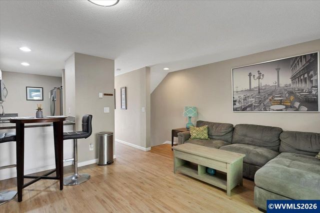 2210 Maplewood Dr S, Salem, OR 97306