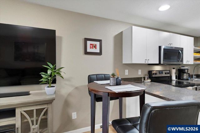 2210 Maplewood Dr S, Salem, OR 97306