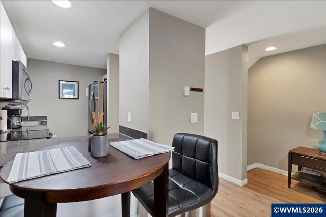 2210 Maplewood Dr S, Salem, OR 97306