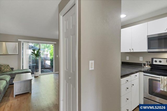 2210 Maplewood Dr S, Salem, OR 97306