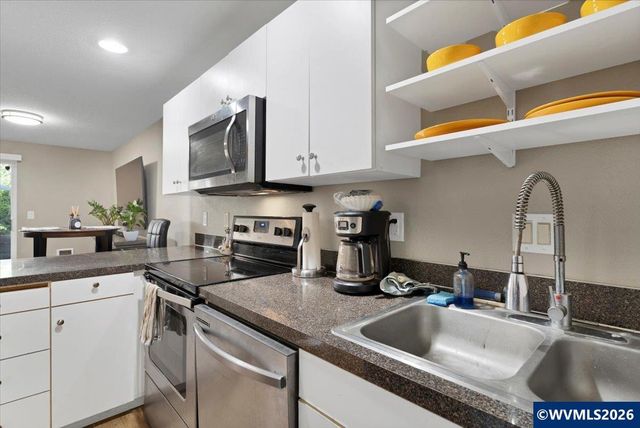 2210 Maplewood Dr S, Salem, OR 97306