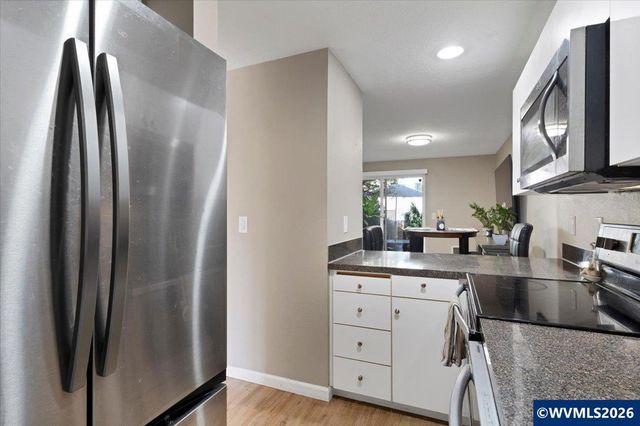 2210 Maplewood Dr S, Salem, OR 97306