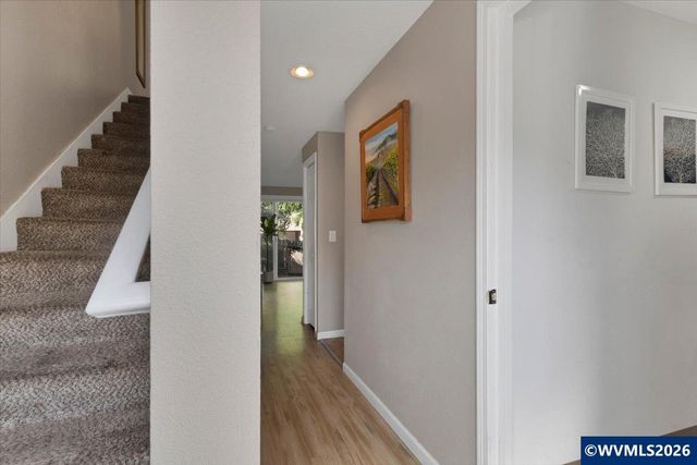 2210 Maplewood Dr S, Salem, OR 97306