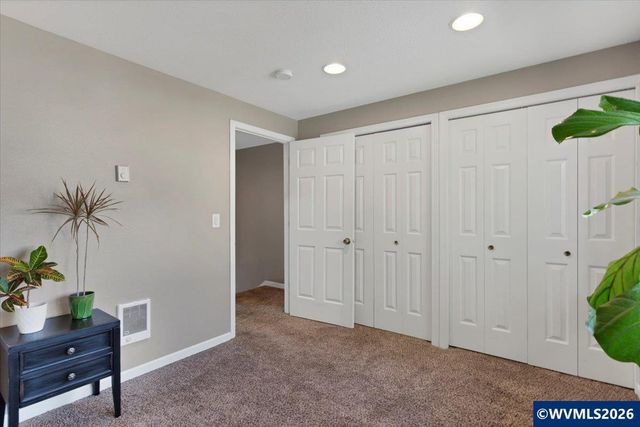 2210 Maplewood Dr S, Salem, OR 97306