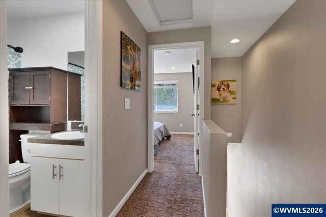 2210 Maplewood Dr S, Salem, OR 97306