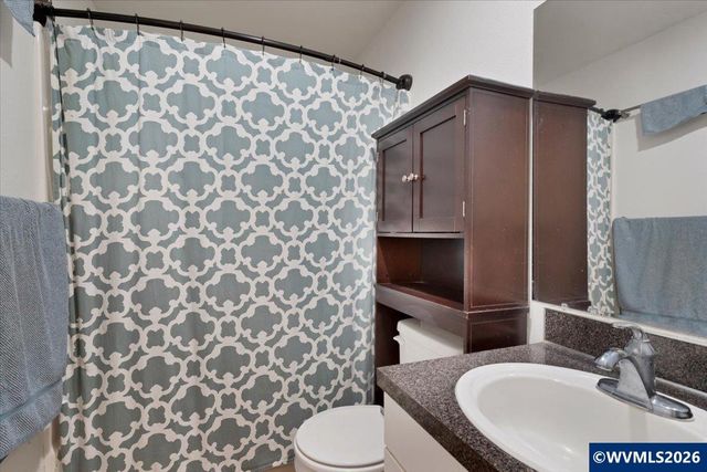 2210 Maplewood Dr S, Salem, OR 97306