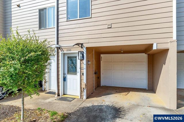 2210 Maplewood Dr S, Salem, OR 97306