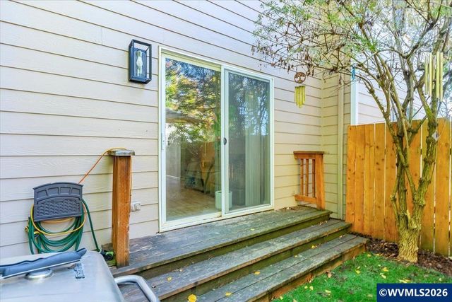 2210 Maplewood Dr S, Salem, OR 97306