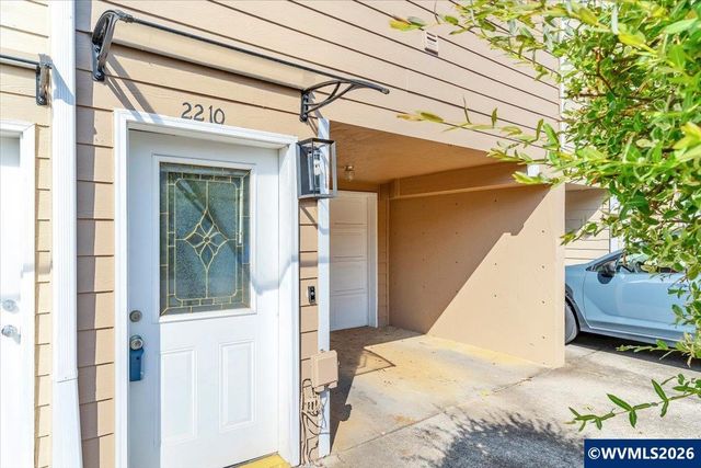 2210 Maplewood Dr S, Salem, OR 97306