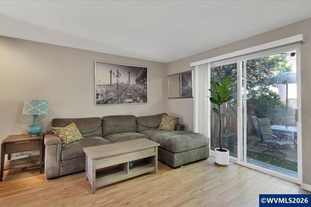 2210 Maplewood Dr S, Salem, OR 97306