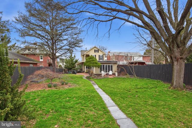 334 E HIGH ST, Elizabethtown, PA 17022