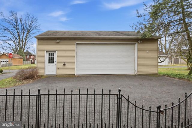 334 E HIGH ST, Elizabethtown, PA 17022