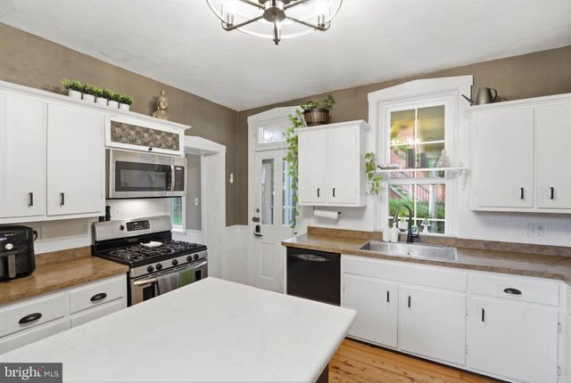 334 E HIGH ST, Elizabethtown, PA 17022