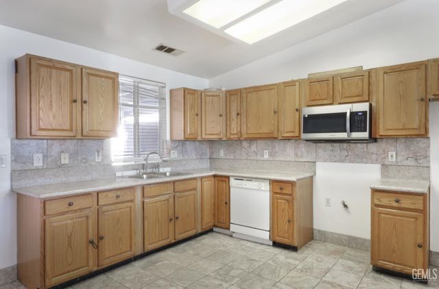 108 Sunny Meadow Drive, Bakersfield, CA 93308