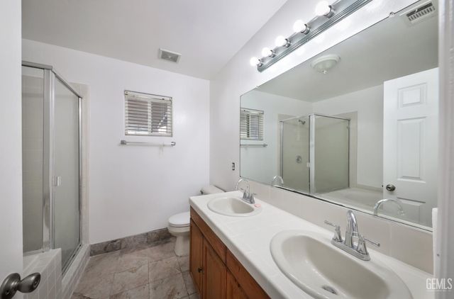 108 Sunny Meadow Drive, Bakersfield, CA 93308