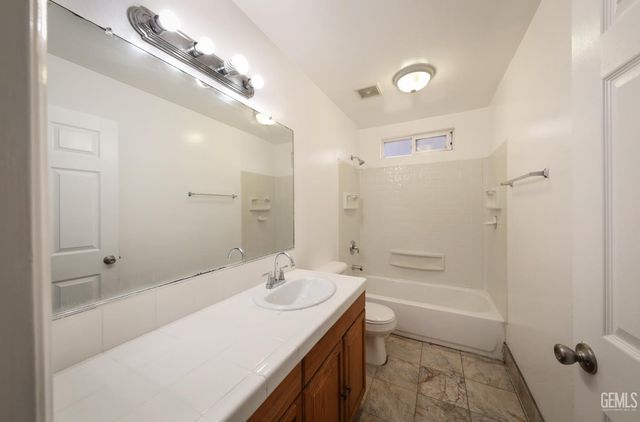 108 Sunny Meadow Drive, Bakersfield, CA 93308