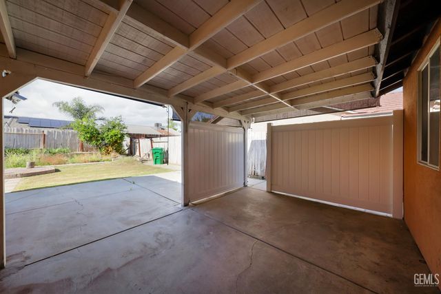 108 Sunny Meadow Drive, Bakersfield, CA 93308