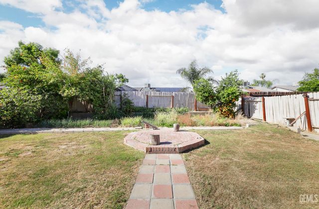 108 Sunny Meadow Drive, Bakersfield, CA 93308