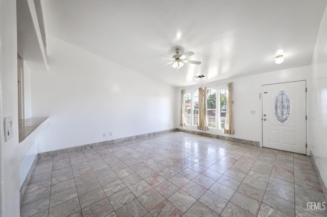 108 Sunny Meadow Drive, Bakersfield, CA 93308