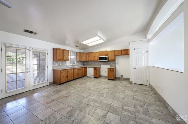 108 Sunny Meadow Drive, Bakersfield, CA 93308