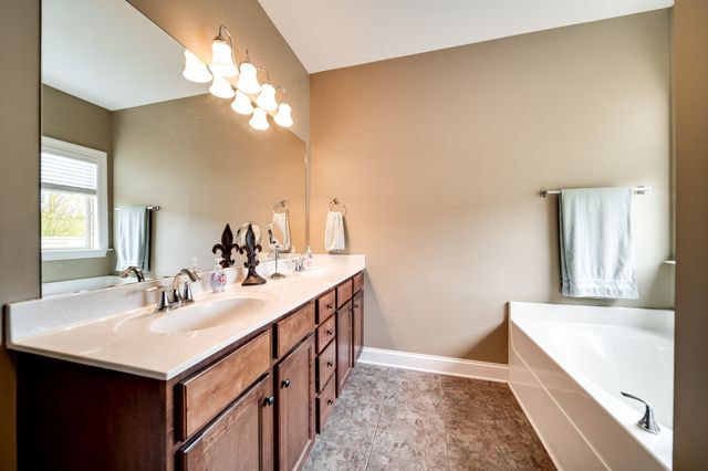 144 Ervin St, Hendersonville, TN 37075