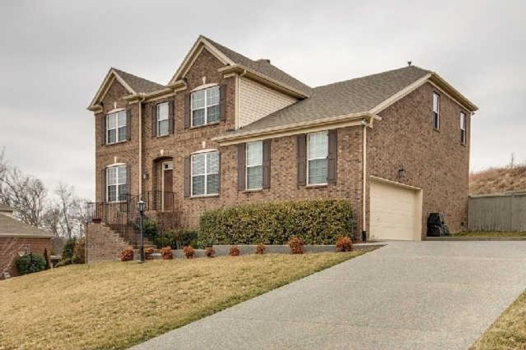 144 Ervin St, Hendersonville, TN 37075
