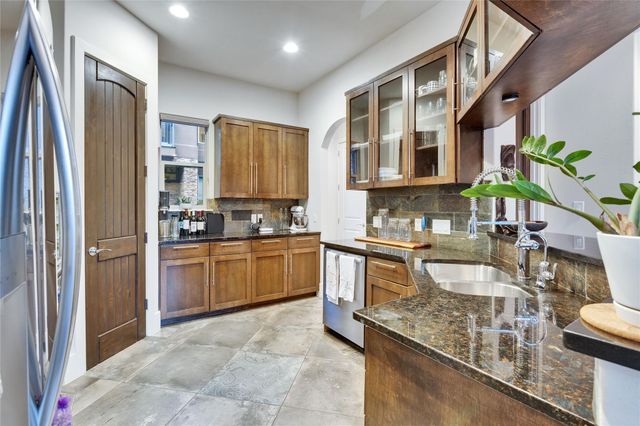 2504 Kinney RD A, Austin, TX 78704