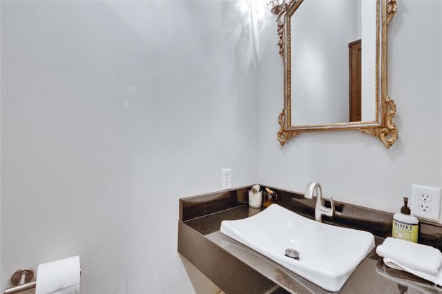 2504 Kinney RD A, Austin, TX 78704