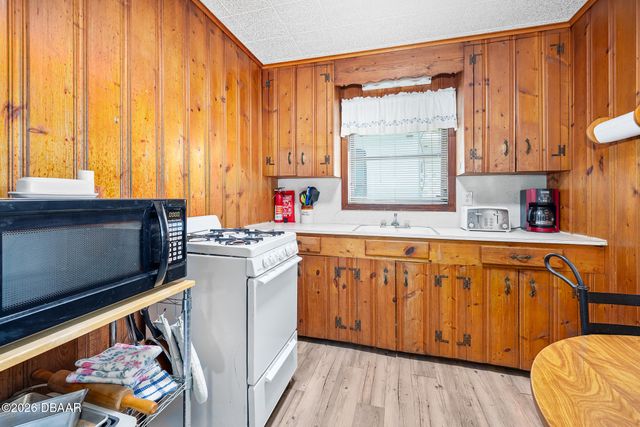 55521 Front Street, Astor, FL 32102