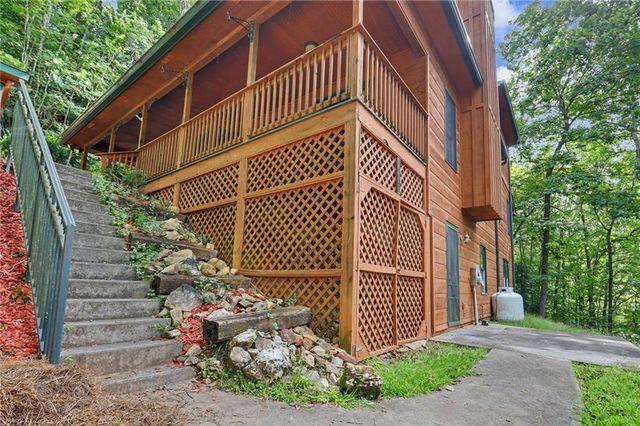 277 Wards Creek Drive, Dahlonega, GA 30533