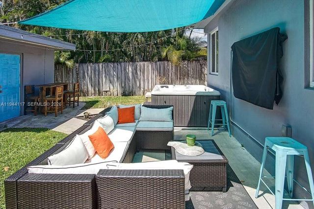 316 NW 29th St, Wilton Manors, FL 33311