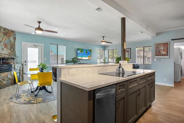 316 NW 29th St, Wilton Manors, FL 33311