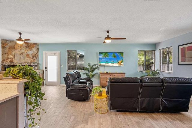 316 NW 29th St, Wilton Manors, FL 33311