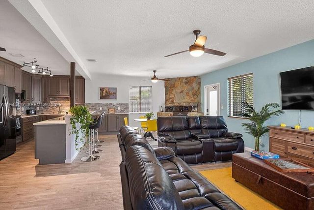 316 NW 29th St, Wilton Manors, FL 33311