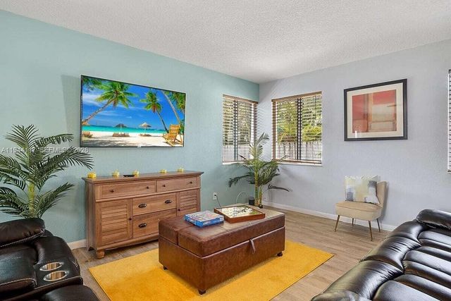 316 NW 29th St, Wilton Manors, FL 33311