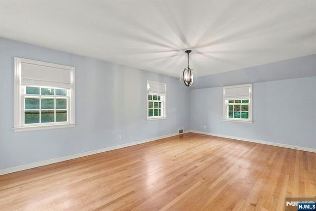 49 Highland Road, Glen Rock, NJ 07452
