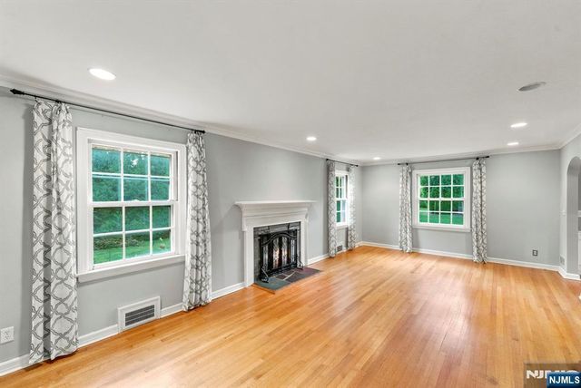 49 Highland Road, Glen Rock, NJ 07452