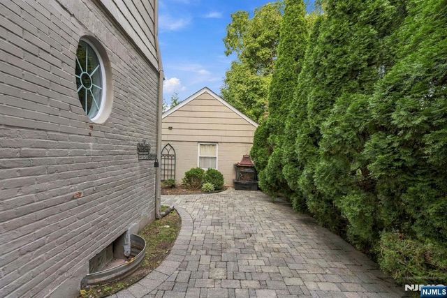 49 Highland Road, Glen Rock, NJ 07452