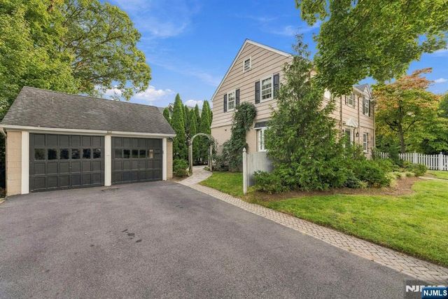 49 Highland Road, Glen Rock, NJ 07452