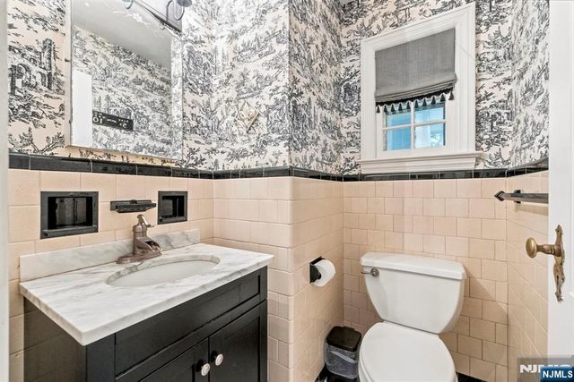 49 Highland Road, Glen Rock, NJ 07452