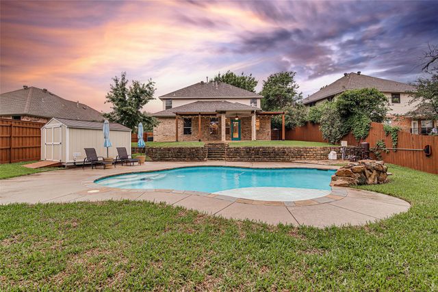 827 Huebner Way, Burleson, TX 76028