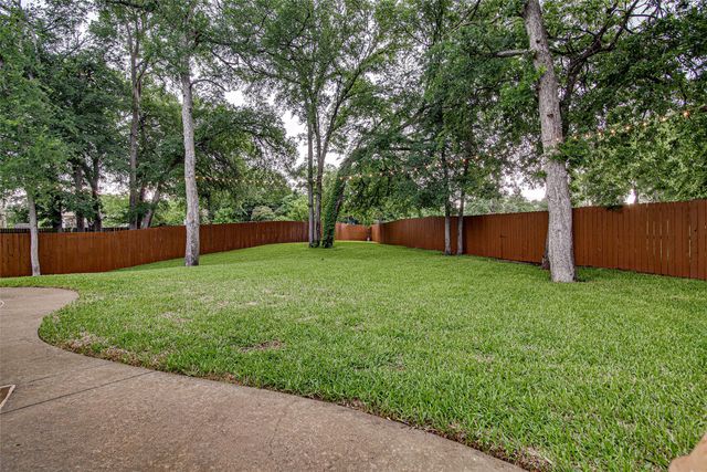827 Huebner Way, Burleson, TX 76028