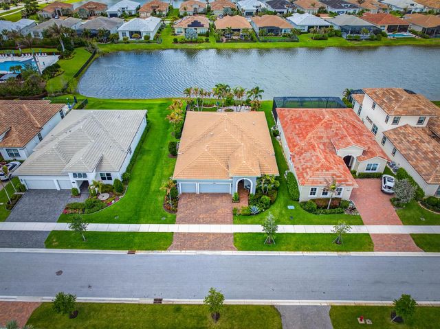 9086 SW Roccia Way, Port St. Lucie, FL 34987