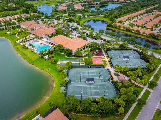 9086 SW Roccia Way, Port St. Lucie, FL 34987