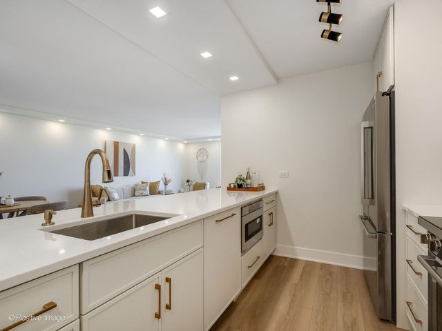 4170 N Marine Drive 24H, Chicago, IL 60613