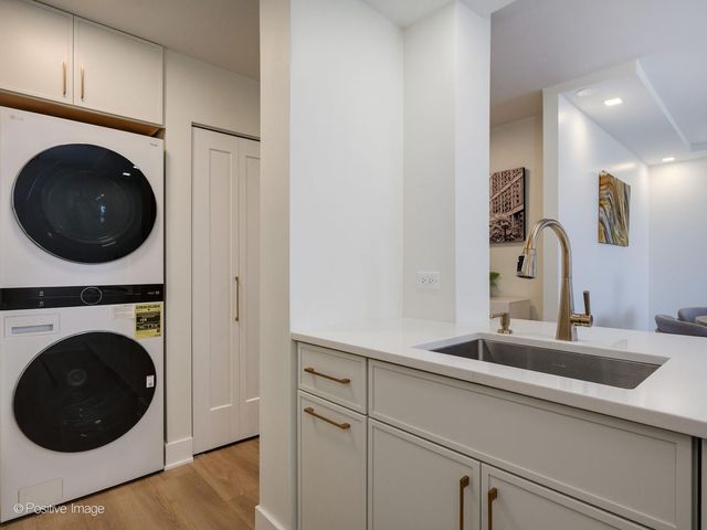 4170 N Marine Drive 24H, Chicago, IL 60613