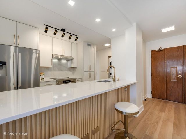 4170 N Marine Drive 24H, Chicago, IL 60613