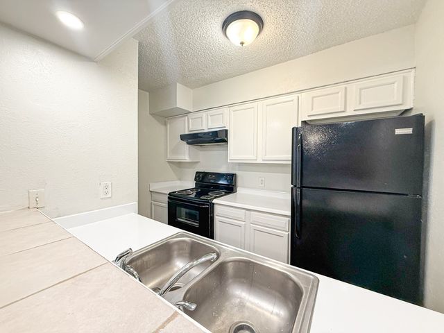 2833 Kings Road 210, Dallas, TX 75219