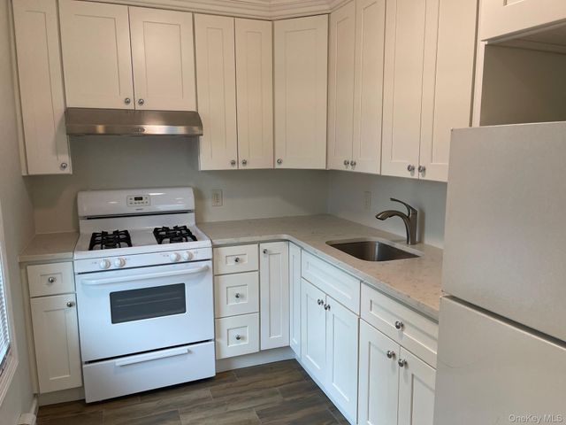 9 N Maryland Avenue, Port Washington, NY 11050