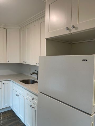 9 N Maryland Avenue, Port Washington, NY 11050